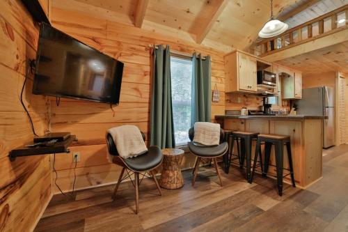 River Cabin Hot Tub & Swim Spa Near Downtown in Chattanooga, USA