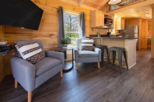 Jake Cabin Luxury Hot Tub Cabin Near Downtown in Chattanooga, USA