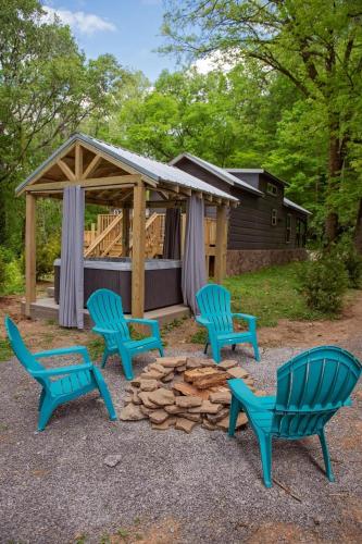Jake Cabin Luxury Hot Tub Cabin Near Downtown in Chattanooga, USA