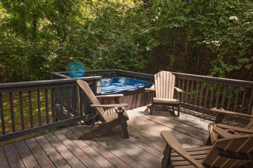 Elise Cabin Forest Retreat 5 Mins To Downtown in Chattanooga, USA