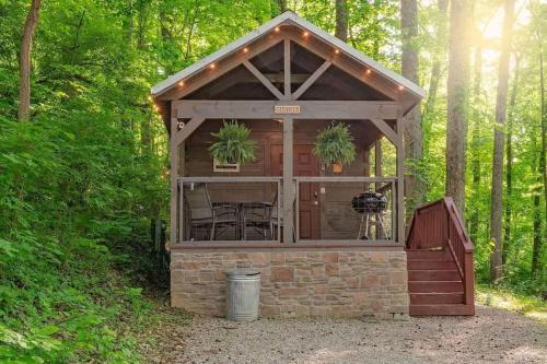 Martha Cabin Tiny Cabin By Downtown Chattanooga in Chattanooga, USA