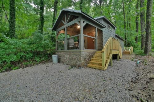 Martha Cabin Tiny Cabin By Downtown Chattanooga in Chattanooga, USA