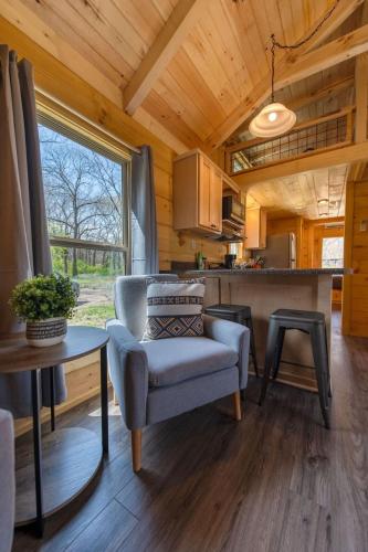 Meg Cabin Tiny Rustic Comfort On Lookout Mtn in Chattanooga, USA