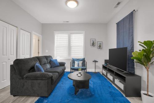 Comfortably Well-Furnished 1BR Unit in West Loop - Grand rep – khách sạn tại West Town