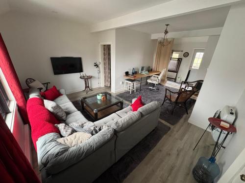 Iekārtas, Large King Suite Completely Private Space Stay close enough to Newport without the Noise in Portsmouth (RI)