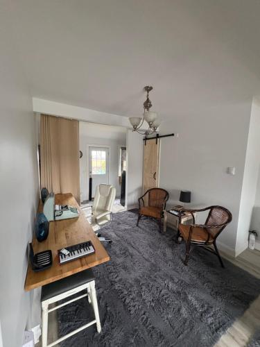Large King Suite Completely Private Space Stay close enough to Newport without the Noise in Portsmouth (RI)