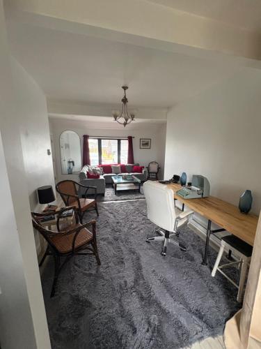 Large King Suite Completely Private Space Stay close enough to Newport without the Noise in Portsmouth (RI)