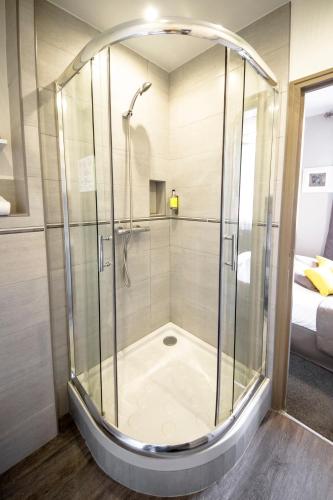 Double Room image 4
