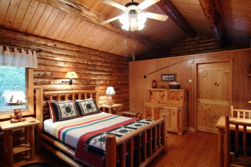 Silverwolf Log Chalets - image 4