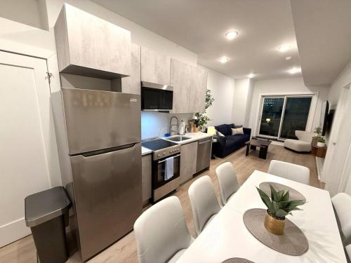 Spacious Center City 2BR 2Bath Apt. with Balcony - image 3