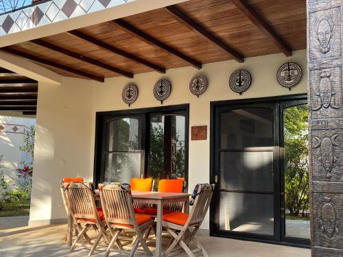 Family home for 8 guests with direct beach access in Cap Skirring