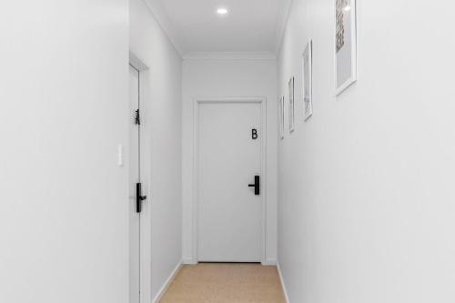 Bright 3BR Home Near Perth CBD Airport Stadium - image 3
