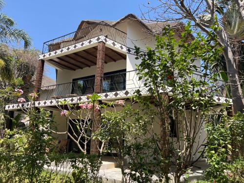 Vista exterior, Family home for 8 guests with direct beach access in Cap Skirring