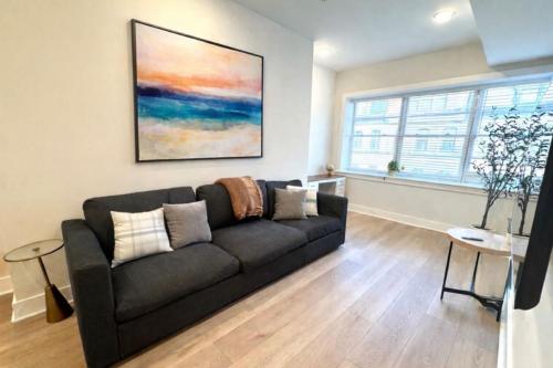 Classic Luxury and Comfy 1 BR Apt - Center City - image 5