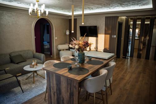 Penthouse Adora Terasă Panoramică 50mp Luxury – khách sạn tại Centru