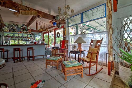 Hale Kawehi Guesthouse