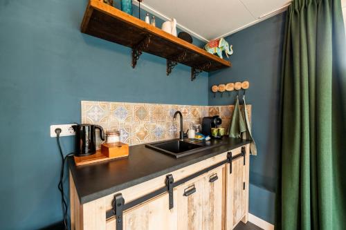 dapur, B&B de Gouwe Tijd, suite "Gouden Ginkgo" in Noordgouwe