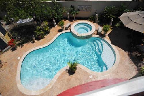 HH Whitney House - A Bed & Breakfast on the Historic Esplanade thumb 2
