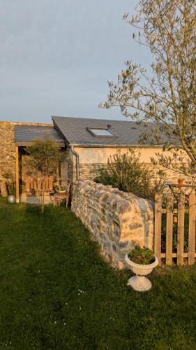 La Bonne du Curé (La Bonne du Cure) in Lingreville