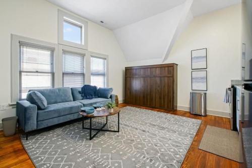Modern Victorian Studio - Steps to Cleveland Clinic, Cleveland