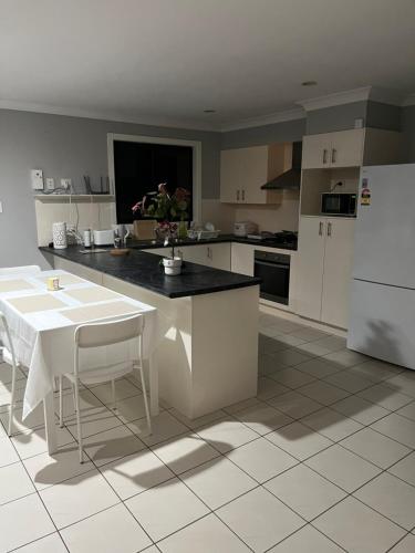Coomera Private Rooms near DreamWorld in Coomera