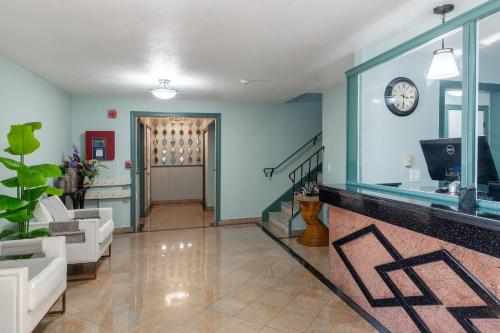 阿特爾伯勒汽車旅館 (Attleboro Motor Inn) in 波塔基特