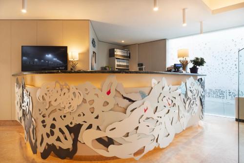 大堂, 城市酒店 (City Hotel) in 塞尼加利亞