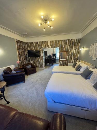 Clifton Villa Guest House - Tap to explore photos