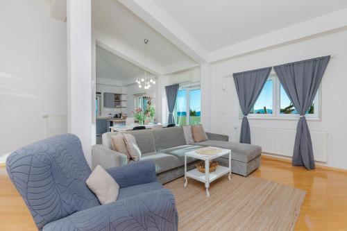 Mimice Hills Luxury Penthouse 229 m2, Panoramic Wrap Terrace, Jacuzzi,BBQ in 米米采