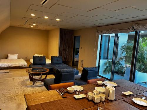 room detail thumbnail 2