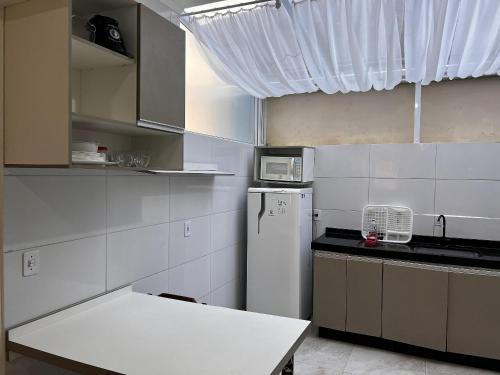 Kitchen, loft calmo p/ familia, piscina e perto da praia in Praia do Sape