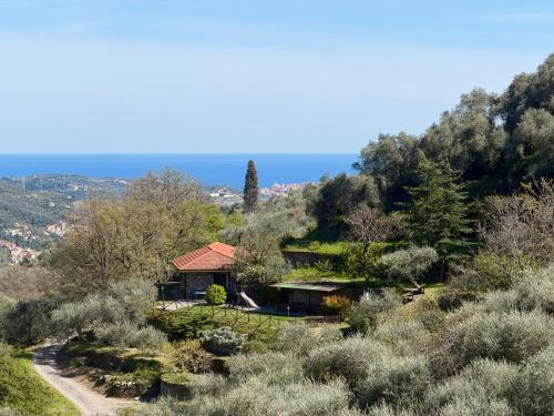 HOST4U - AGRITURISMO Borgata Vallone Appartamenti con Ampio giardino e parcheggio privato – khách sạn tại Caravonica