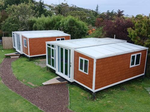 Sleeps 3 to 4 - - 200m from beach in Brighton