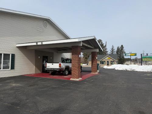 Hotel Iron Mountain Inn & Suites in Iron Mountain, USA