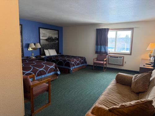 Super 8 by Wyndham Iron Mountain - image 20