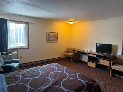 Super 8 by Wyndham Iron Mountain - image 37