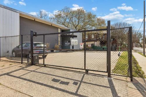 Dallas Cozy Hideway - image 2