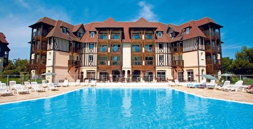 "LE LOFT" , 4 Personnes, Rez de jardin, Terrasse, Piscine Deauville