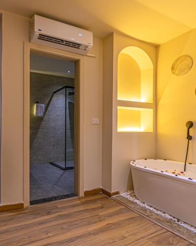 LE Pacha BoutiQue Hotel - image 3