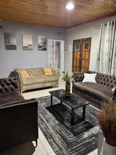 Bar/Lounge, Alamaison in Mutare