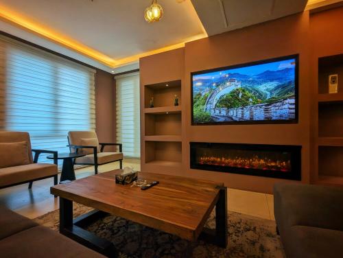 Goldcrest Mall and Residency - Family Three Bedroom Apartment - Free Parking - image 11