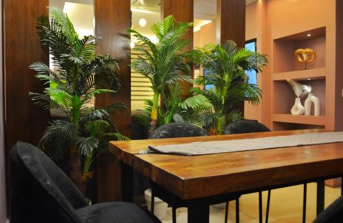 Goldcrest Mall and Residency - Family Three Bedroom Apartment - Free Parking - image 13