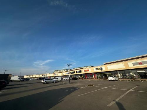 Restorāns, Nova Studio Bucharest #pool&parking in Stefanestii De Jos