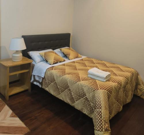 Golden Bird in 明多