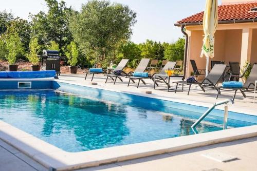 Family friendly house with a swimming pool Drnis, Zagora - 25275 in Drniš