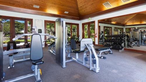❤PiH❤ DOLPHIN HALE Beach ClubWalk to PoolsBikes Beach GearFull 3 Bath - image 5