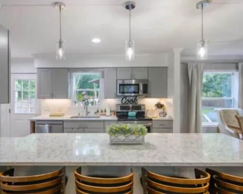 The Edgartown Escape - main image