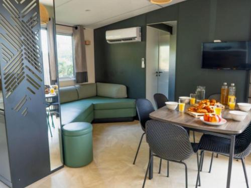 Mobile-home climatisé pour 6 pers. - API-1-52-2190
