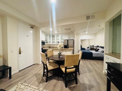 Lacma Amazing Studio Apartment - image 5