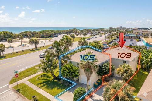 Surfside Paradise Retreat - 3BR and 2BA Duplex, Grill, DOG FRIENDLY - Close to the Beach! in Indialantic (Florida)